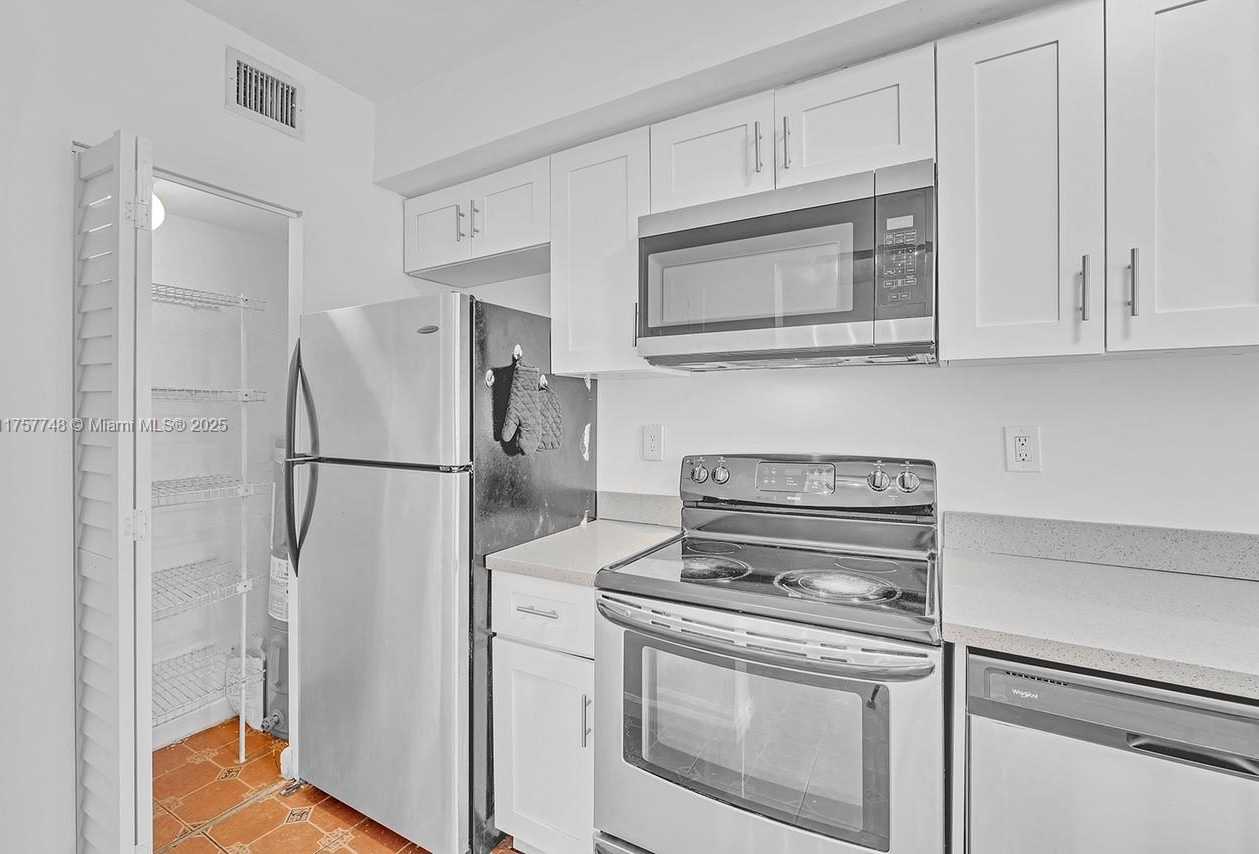 Small Image of 205 NORTH WEST 84TH ST #205, Miami Number 3