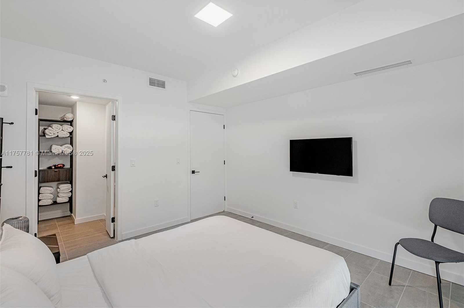 Small Image of 227 NORTH EAST 2ND ST #1805, Miami Number 19