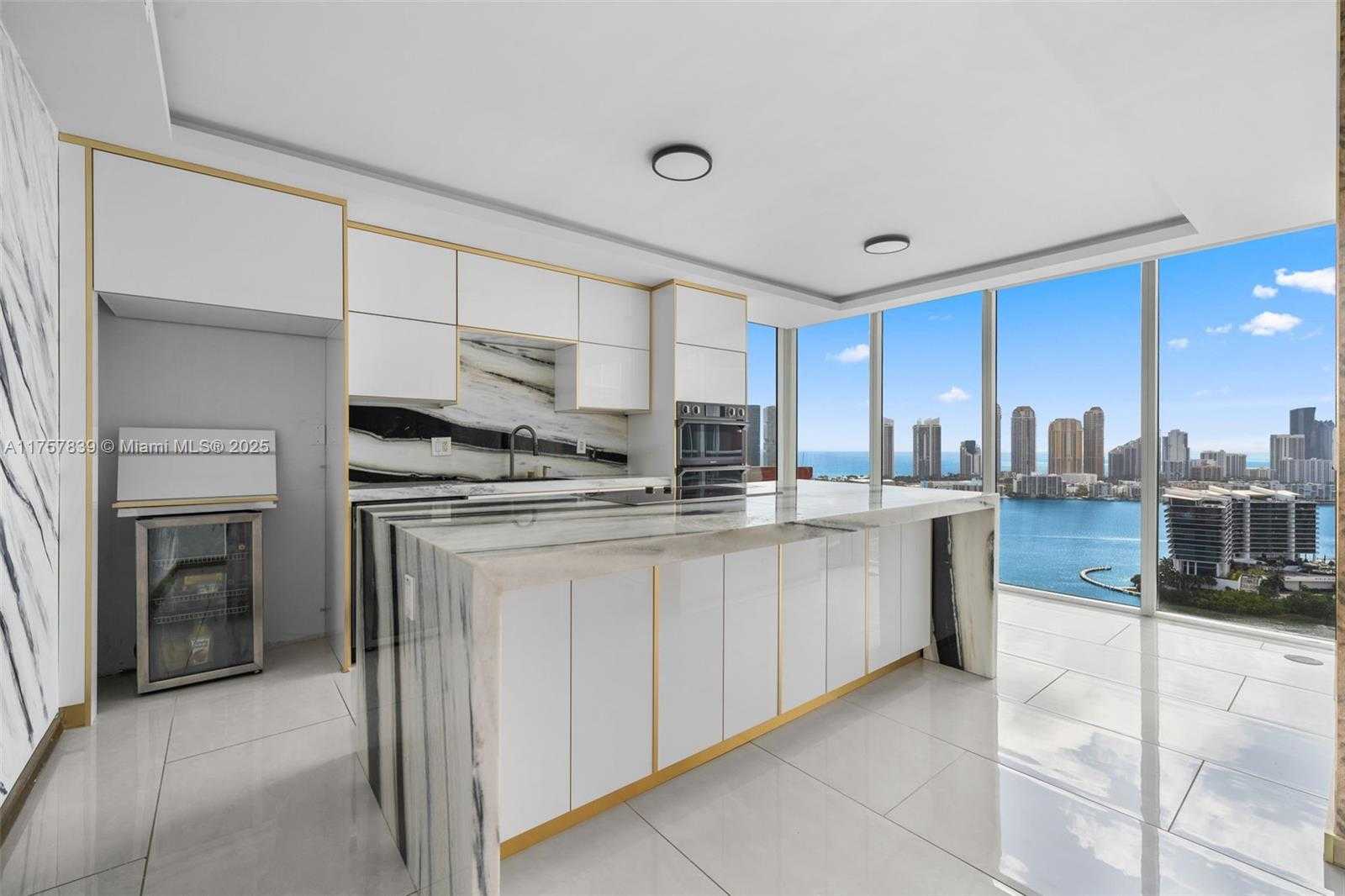 Small Image of 3370 HIDDEN BAY DR #3311, Aventura Number 2