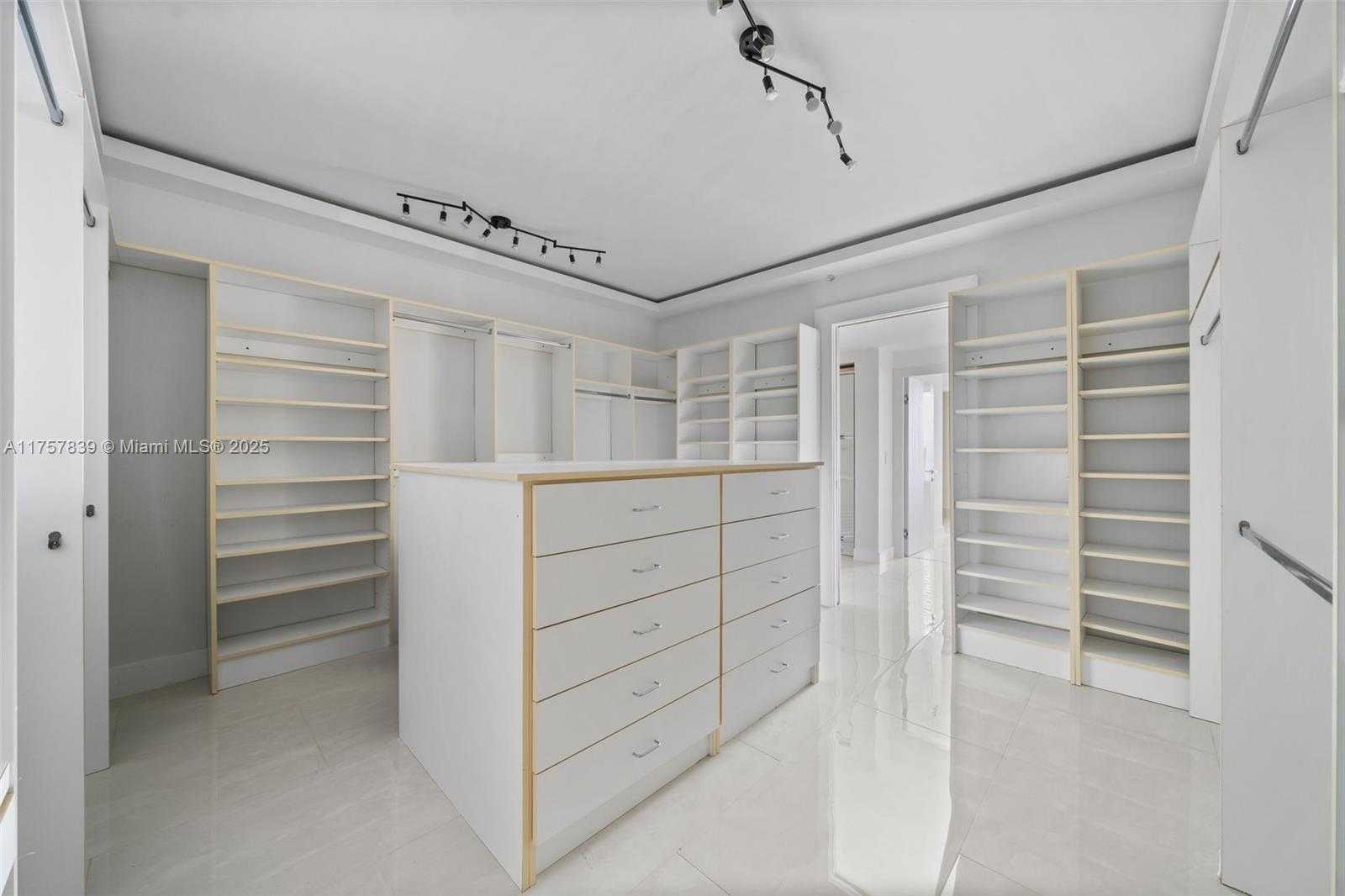 Small Image of 3370 HIDDEN BAY DR #3311, Aventura Number 22