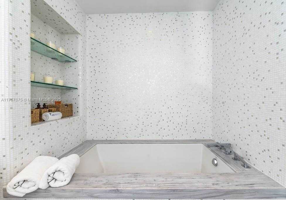 Small Image of 16901 COLLINS AVE #1404, Sunny Isles Beach Number 10