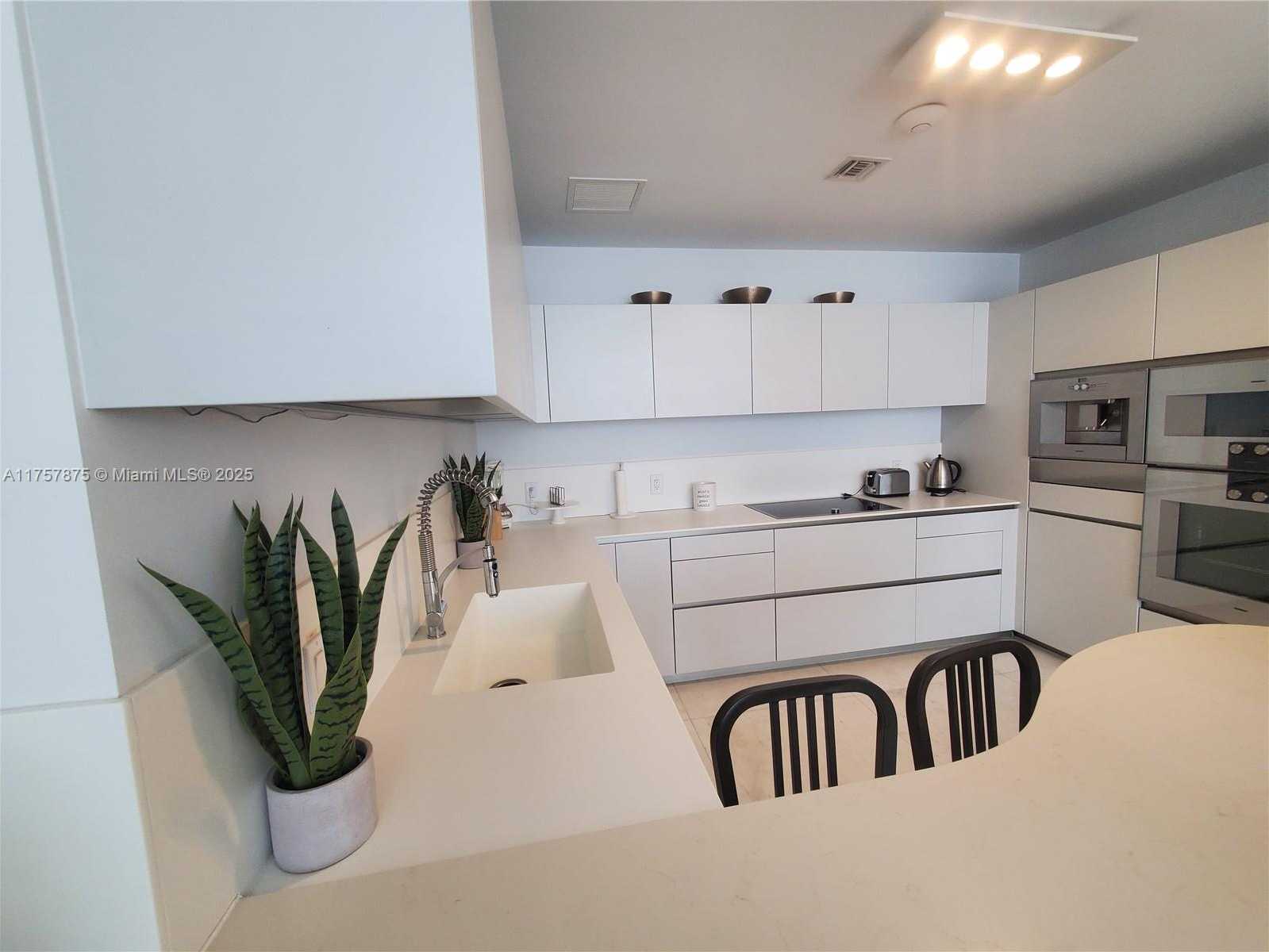 Small Image of 16901 COLLINS AVE #1404, Sunny Isles Beach Number 5