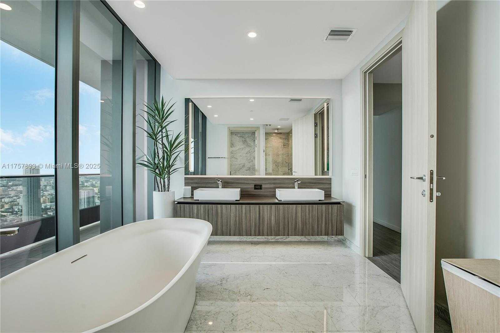 Small Image of 1000 BRICKELL PLZ #PH6002, Miami Number 12