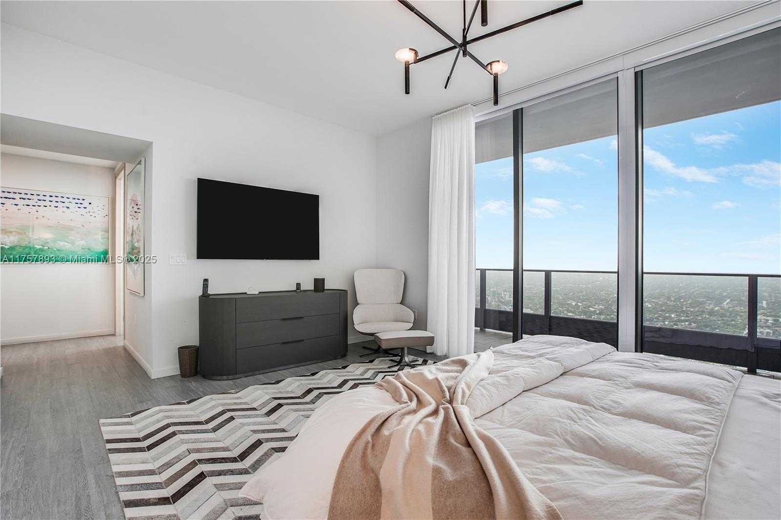 Small Image of 1000 BRICKELL PLZ #PH6002, Miami Number 19