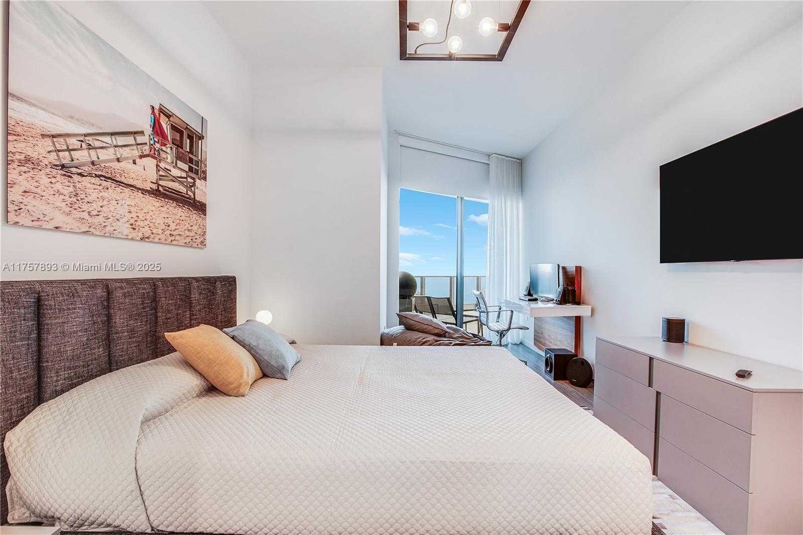 Small Image of 1000 BRICKELL PLZ #PH6002, Miami Number 24