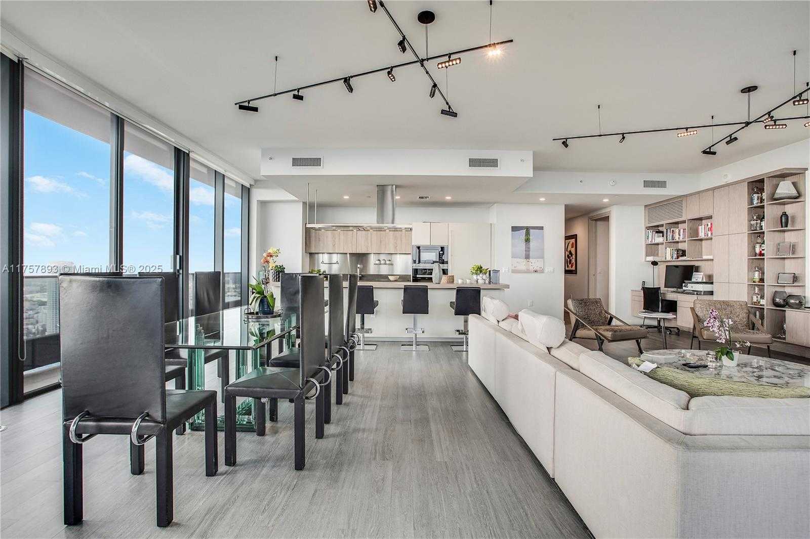 Small Image of 1000 BRICKELL PLZ #PH6002, Miami Number 5