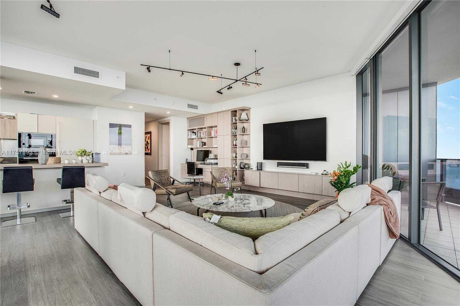 Small Image of 1000 BRICKELL PLZ #PH6002, Miami Number 6