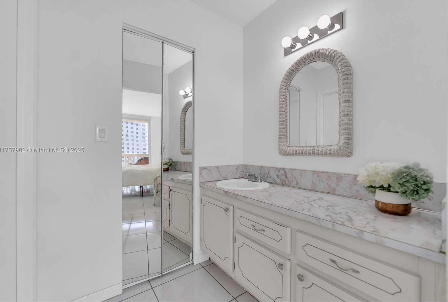 Small Image of 1817 SOUTH OCEAN DR #827, Hallandale Beach Number 14