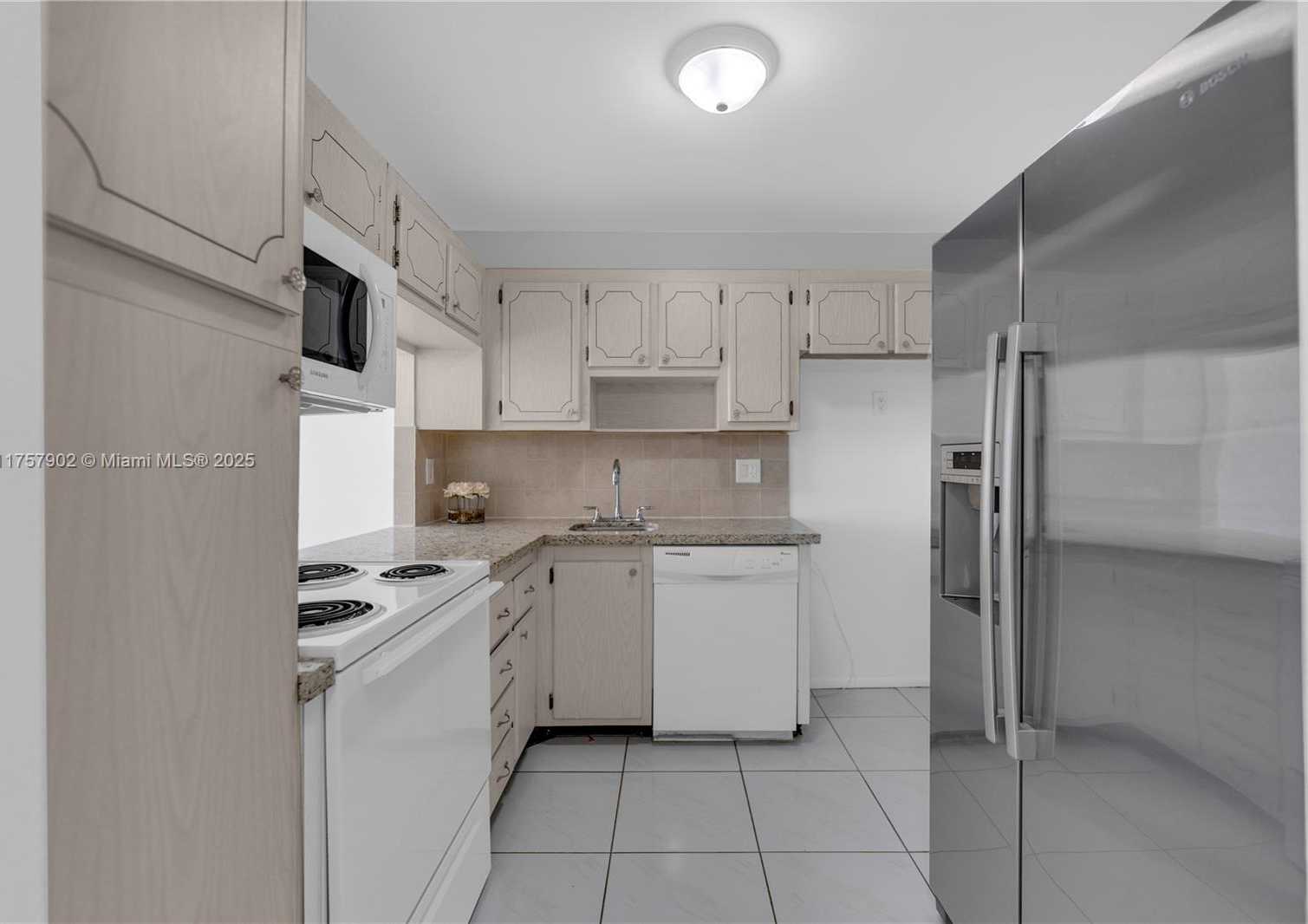 Small Image of 1817 SOUTH OCEAN DR #827, Hallandale Beach Number 5