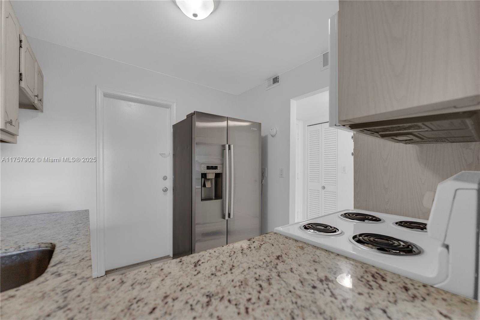 Small Image of 1817 SOUTH OCEAN DR #827, Hallandale Beach Number 6
