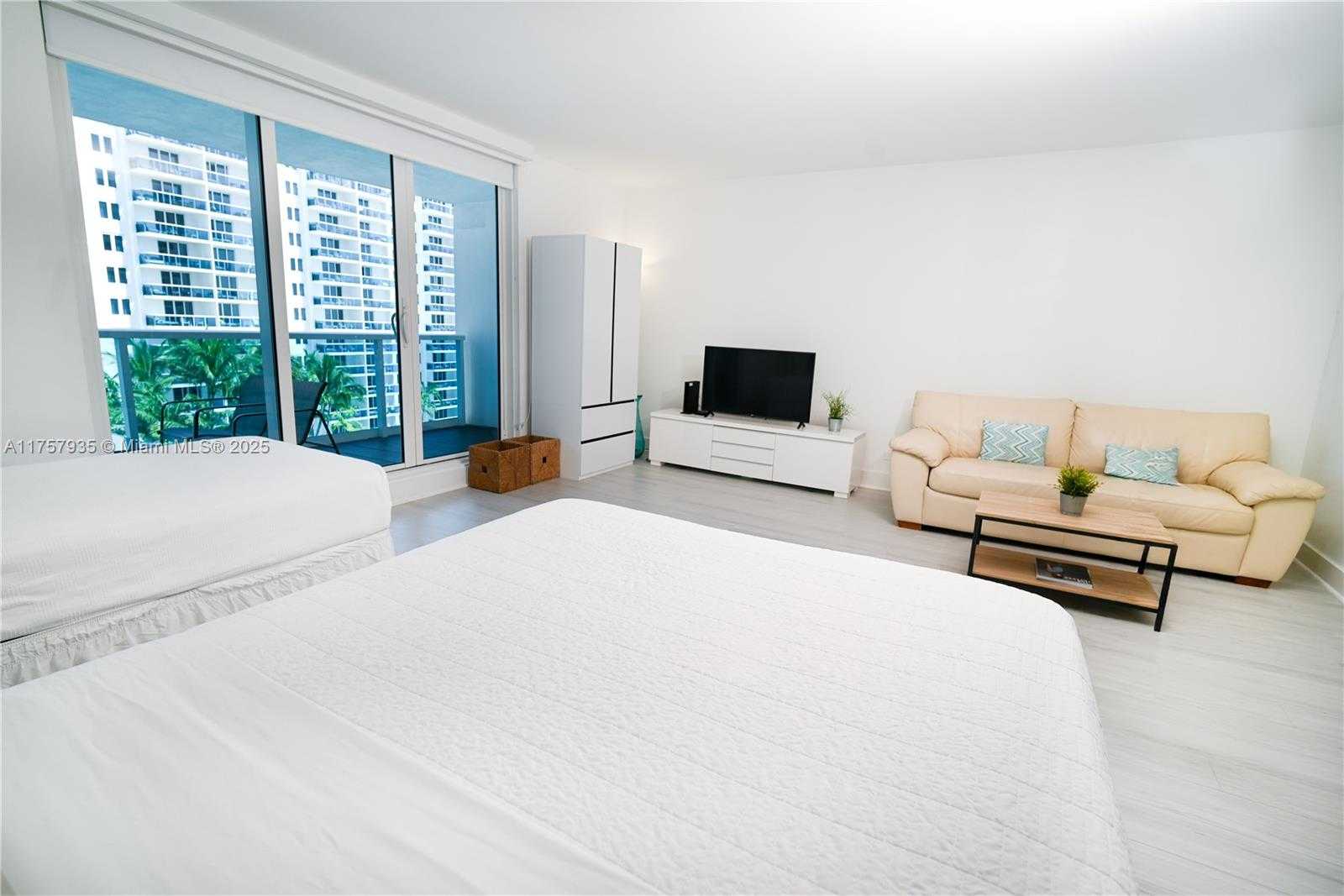Small Image of 2301 COLLINS AVE #921, Miami Beach Number 8