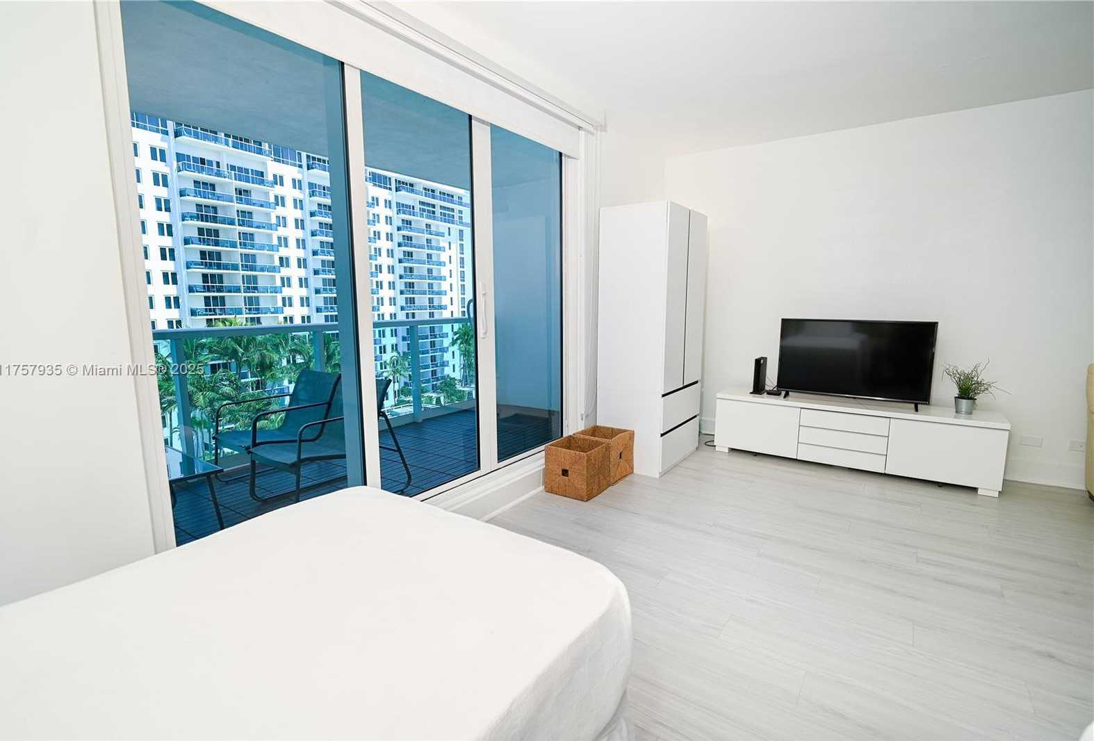 Small Image of 2301 COLLINS AVE #921, Miami Beach Number 9