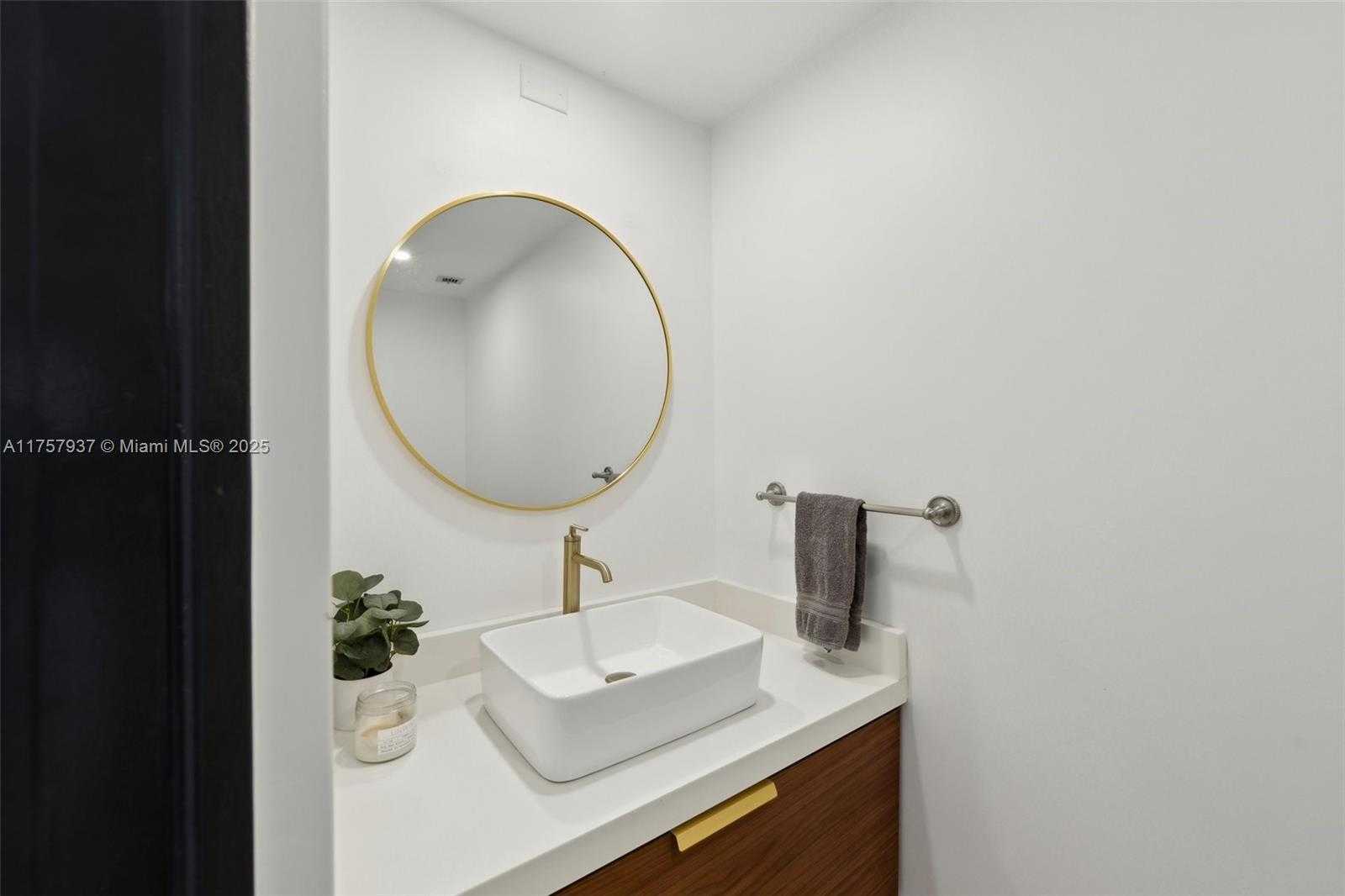Small Image of 2150 SANS SOUCI BLVD #PH-D2, North Miami Number 14