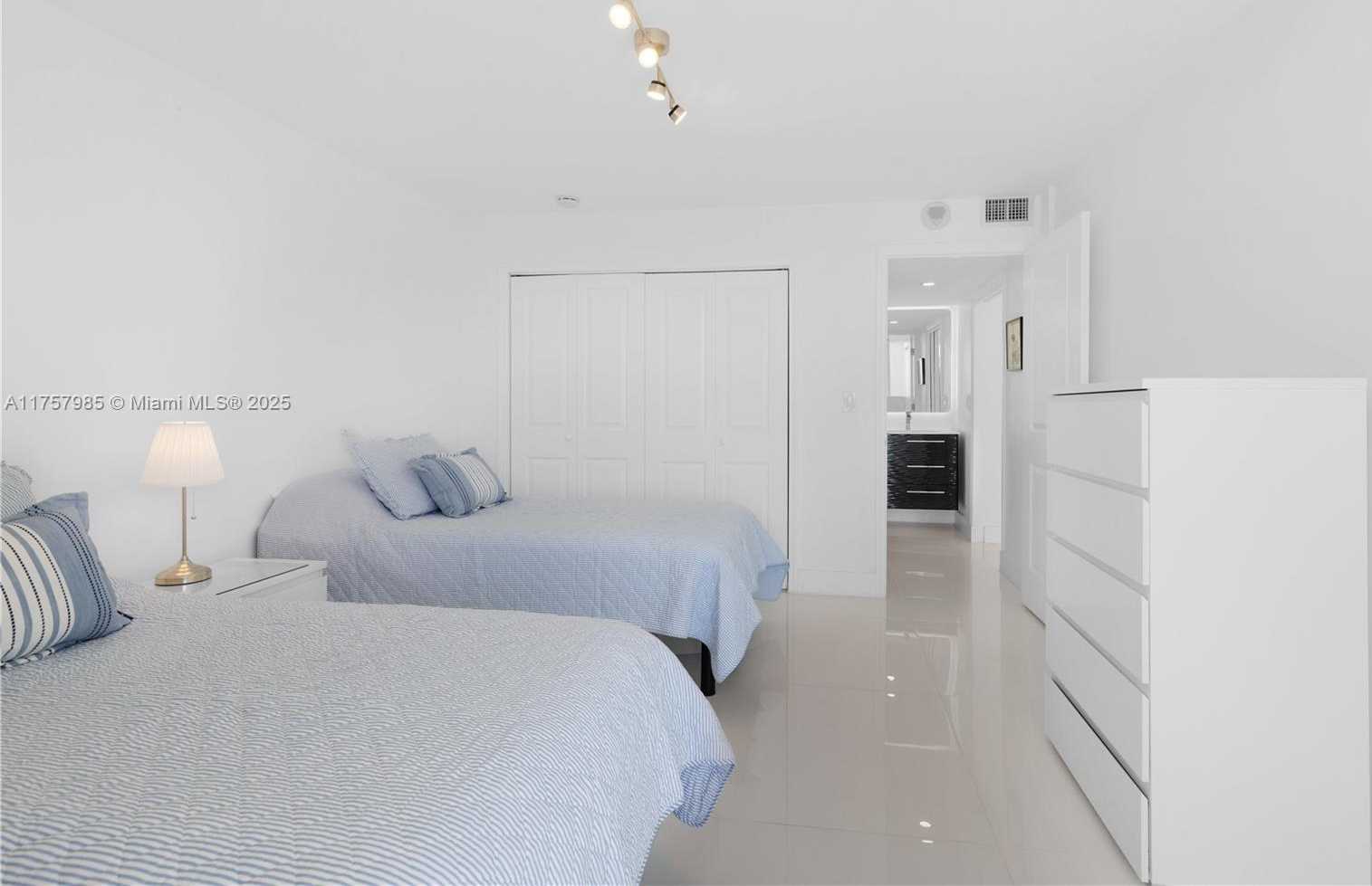 Small Image of 3701 NORTH COUNTRY CLUB DR #1805, Aventura Number 28