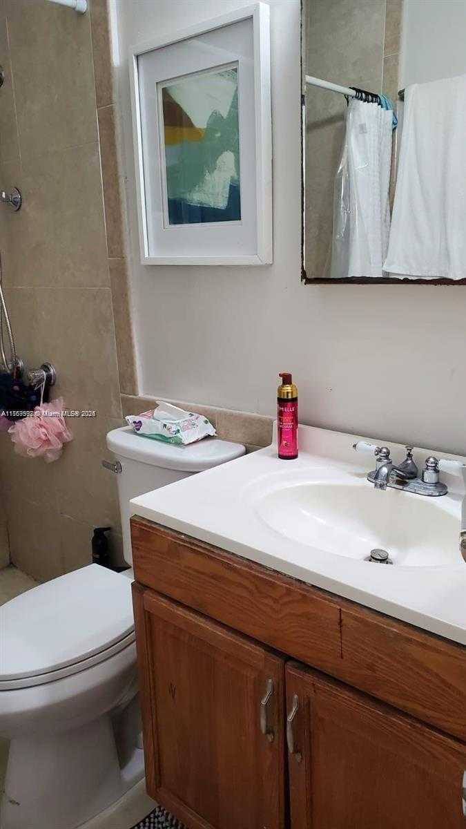 Small Image of 1851 #C5, North Miami Beach Number 3