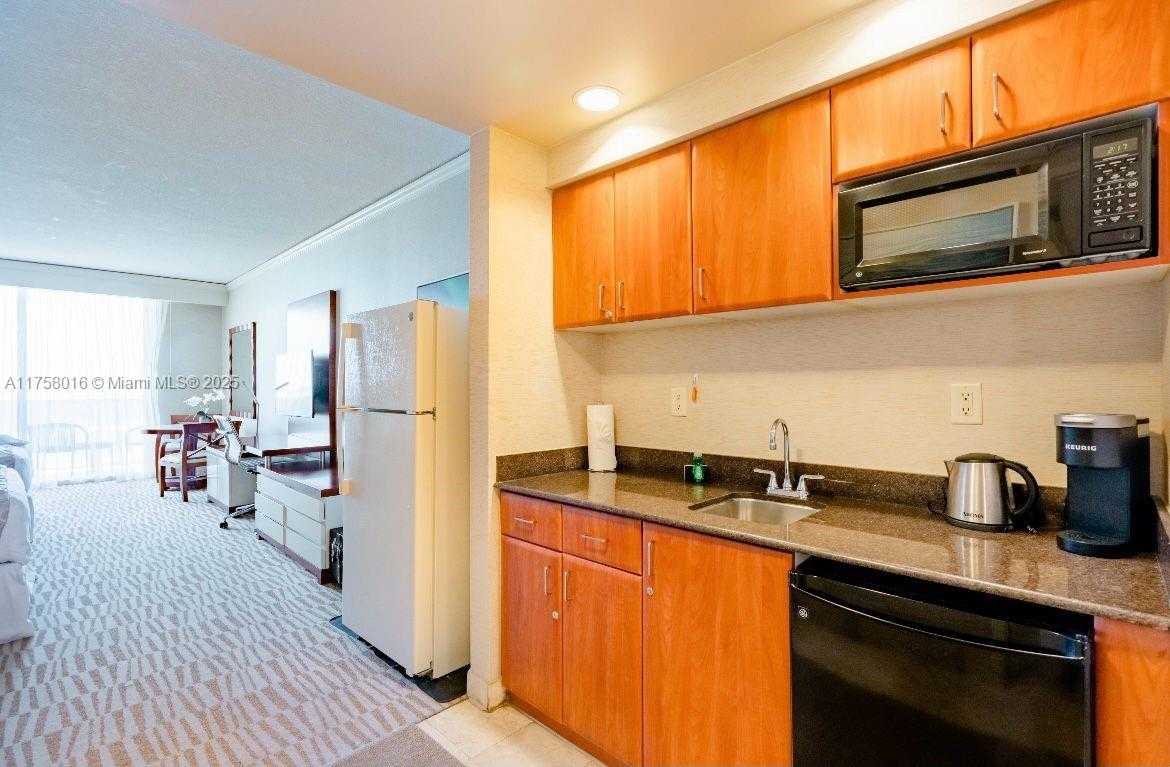 Small Image of 18001 COLLINS AVE #512, Sunny Isles Beach Number 6
