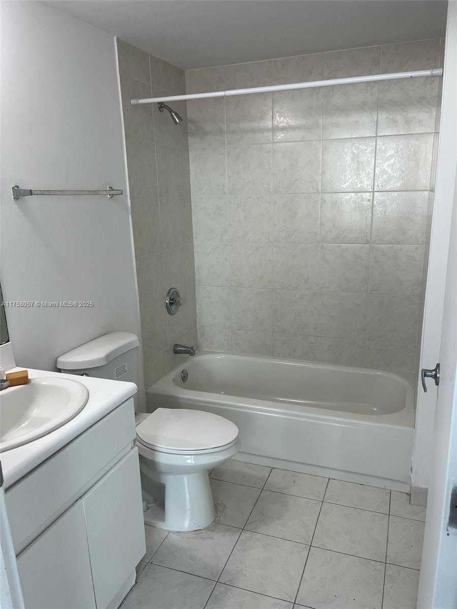 Small Image of 16400 COLLINS AVE #C21, Sunny Isles Beach Number 3