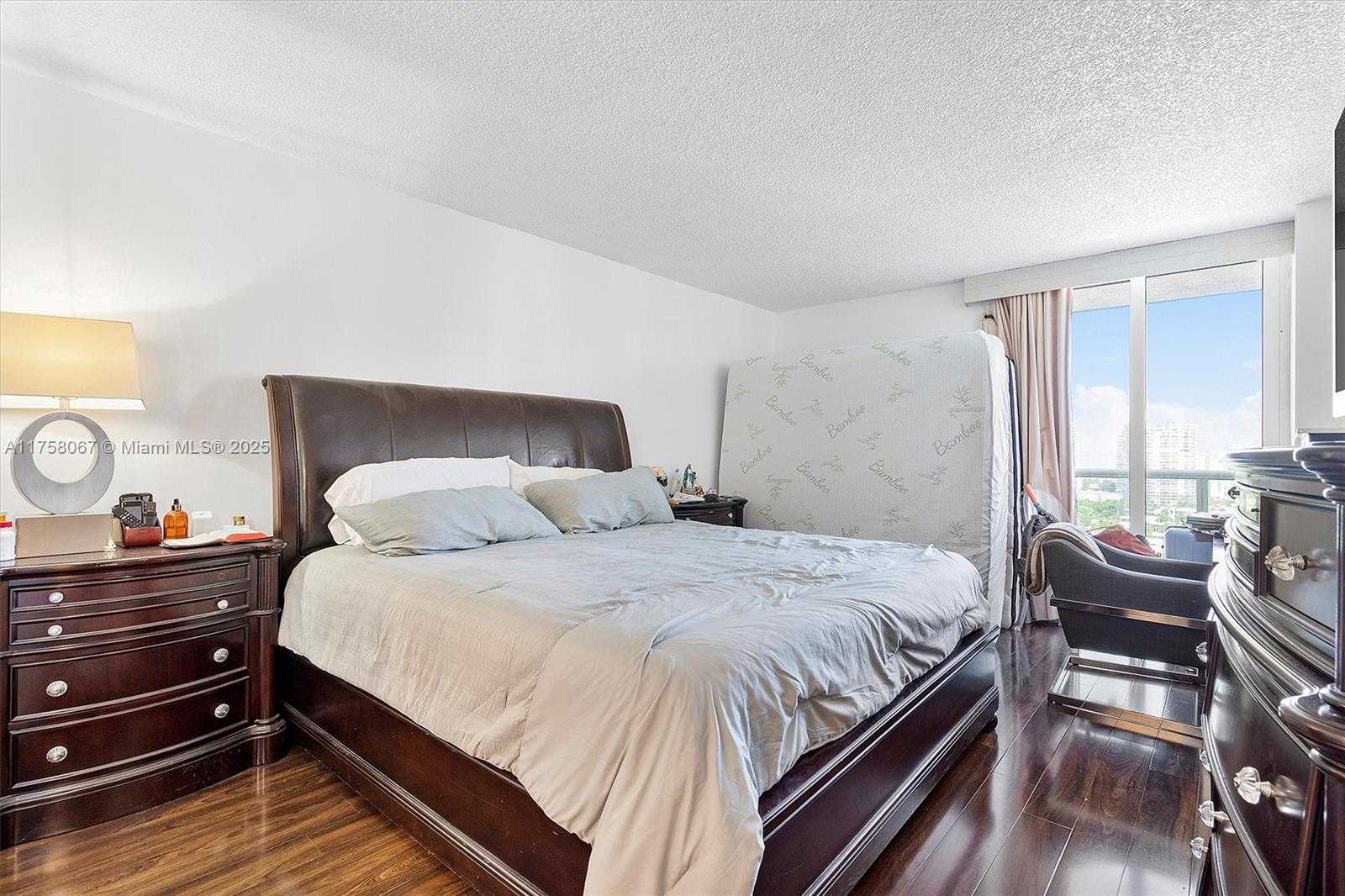 Small Image of 100 BAYVIEW DR #2128, Sunny Isles Beach Number 11