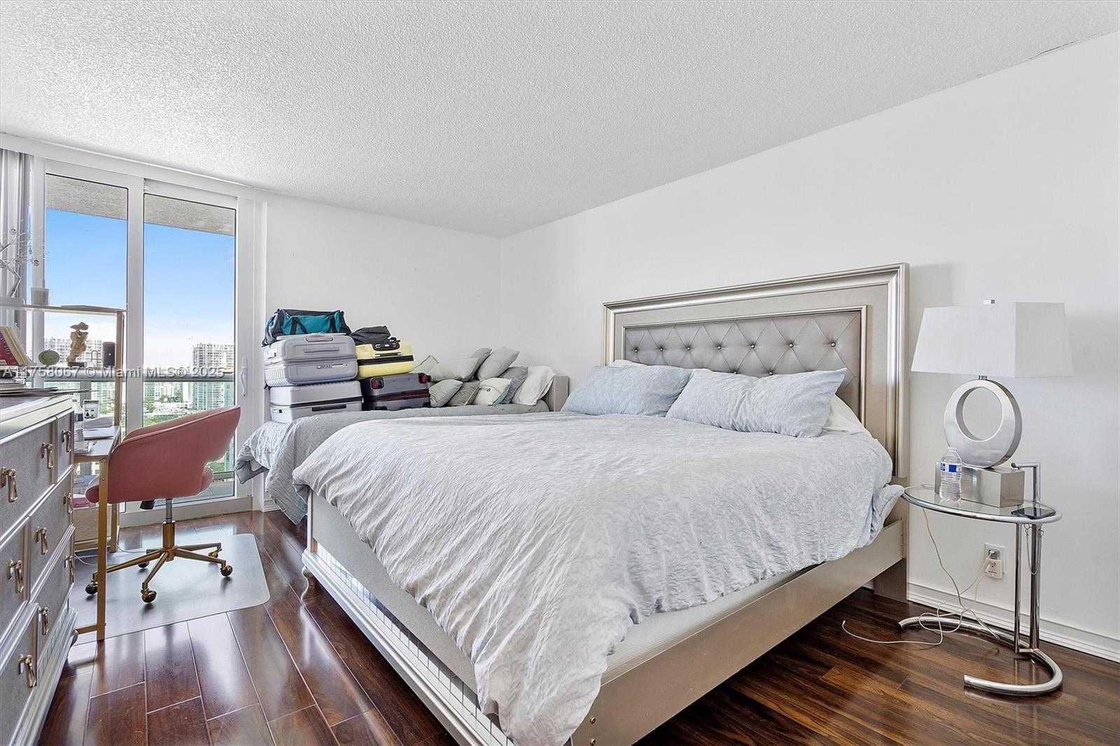 Small Image of 100 BAYVIEW DR #2128, Sunny Isles Beach Number 14