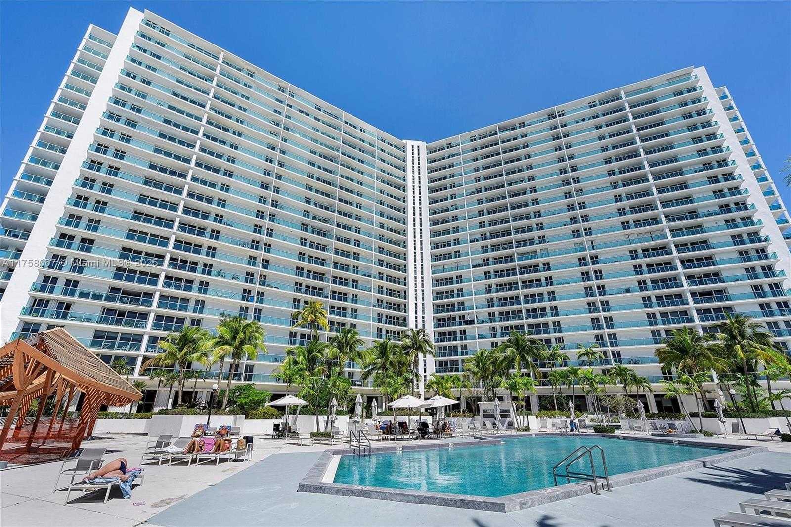 Small Image of 100 BAYVIEW DR #2128, Sunny Isles Beach Number 2