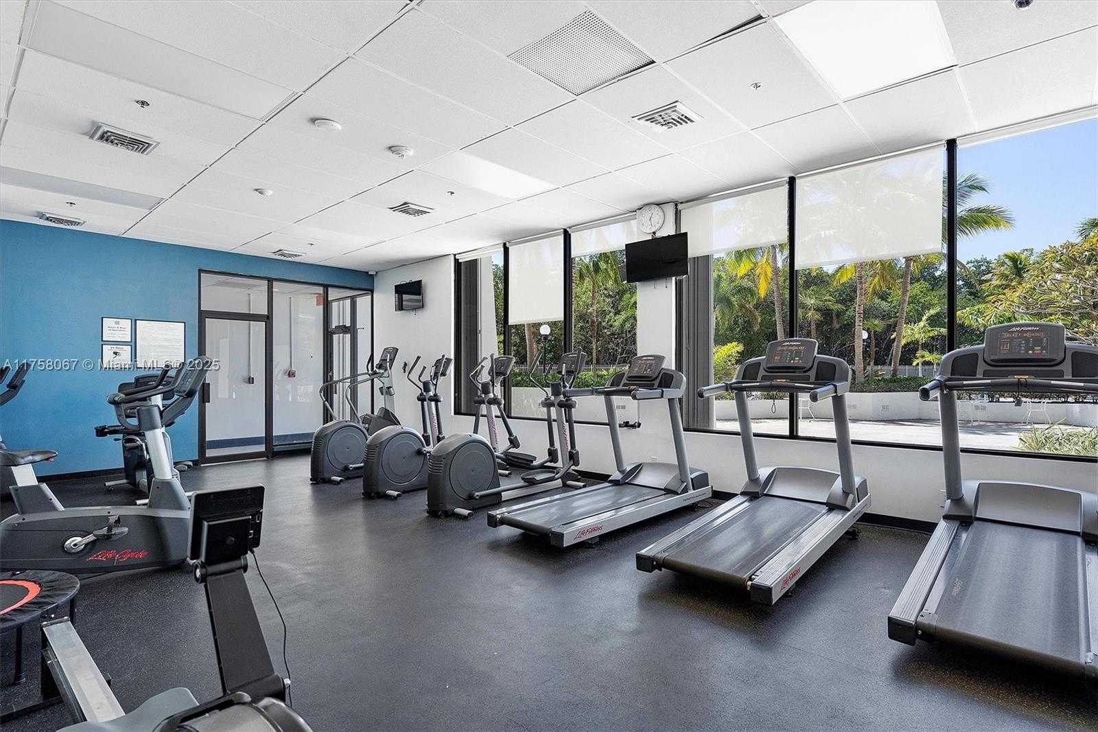 Small Image of 100 BAYVIEW DR #2128, Sunny Isles Beach Number 21