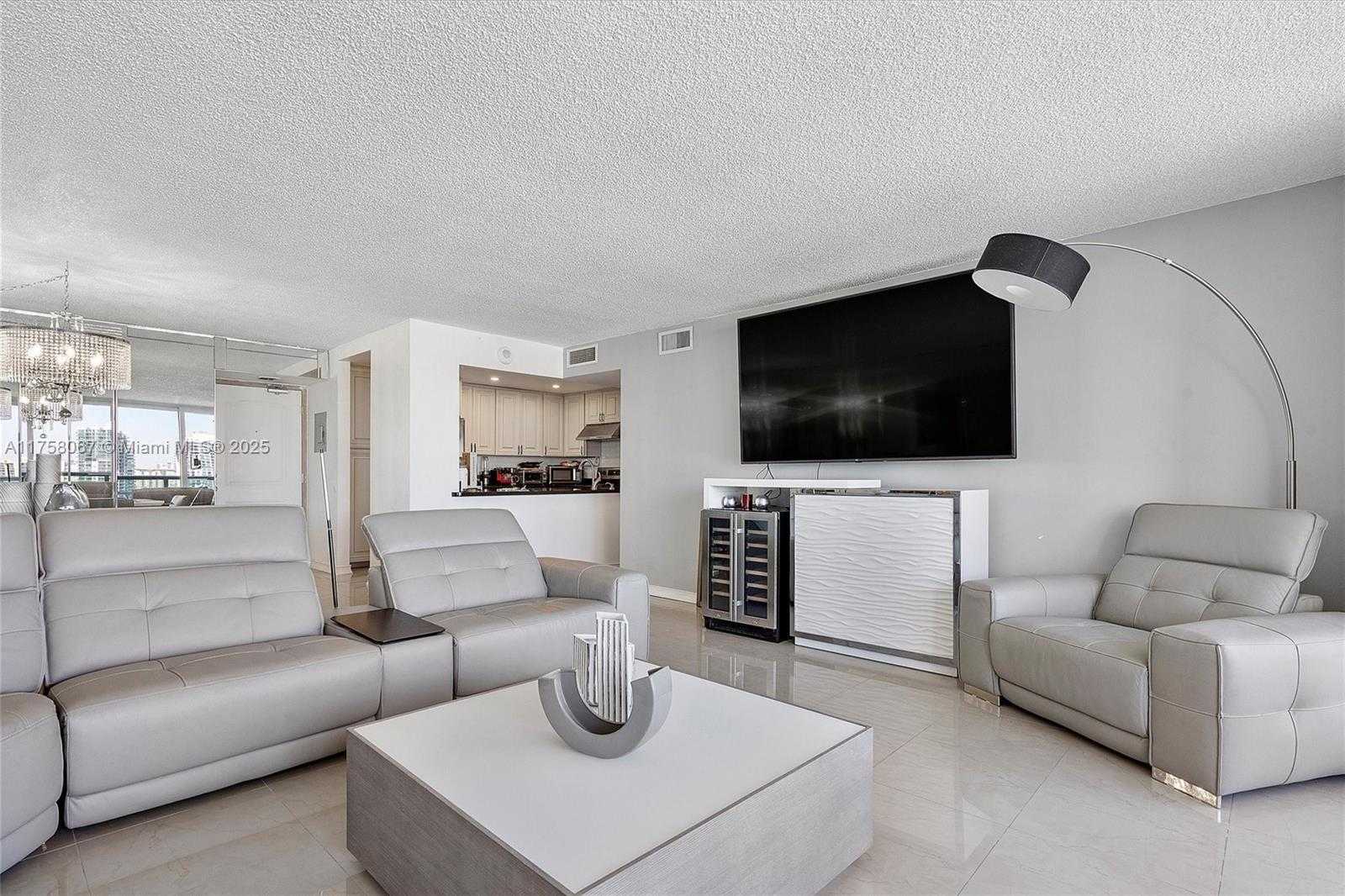 Small Image of 100 BAYVIEW DR #2128, Sunny Isles Beach Number 7