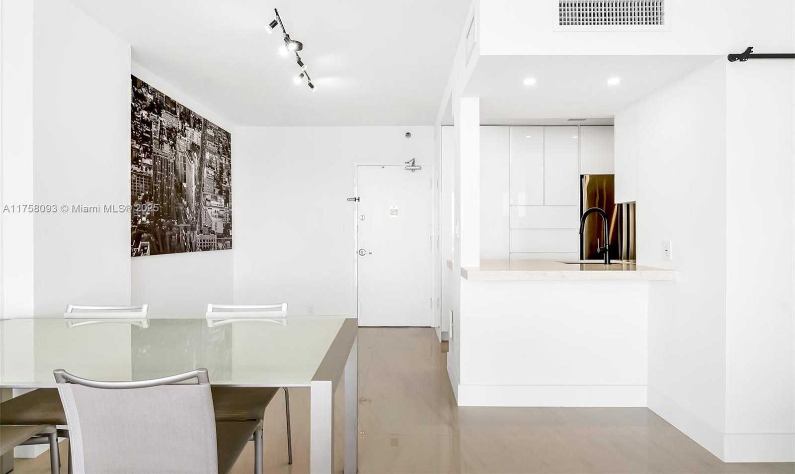 Small Image of 1000 WEST AVE #1416, Miami Beach Number 18