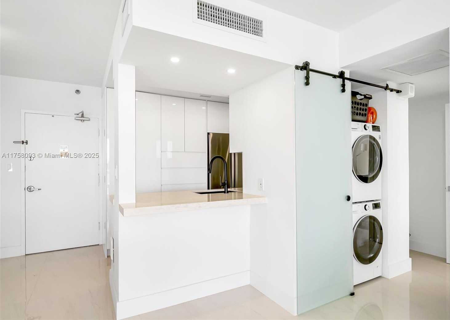 Small Image of 1000 WEST AVE #1416, Miami Beach Number 19