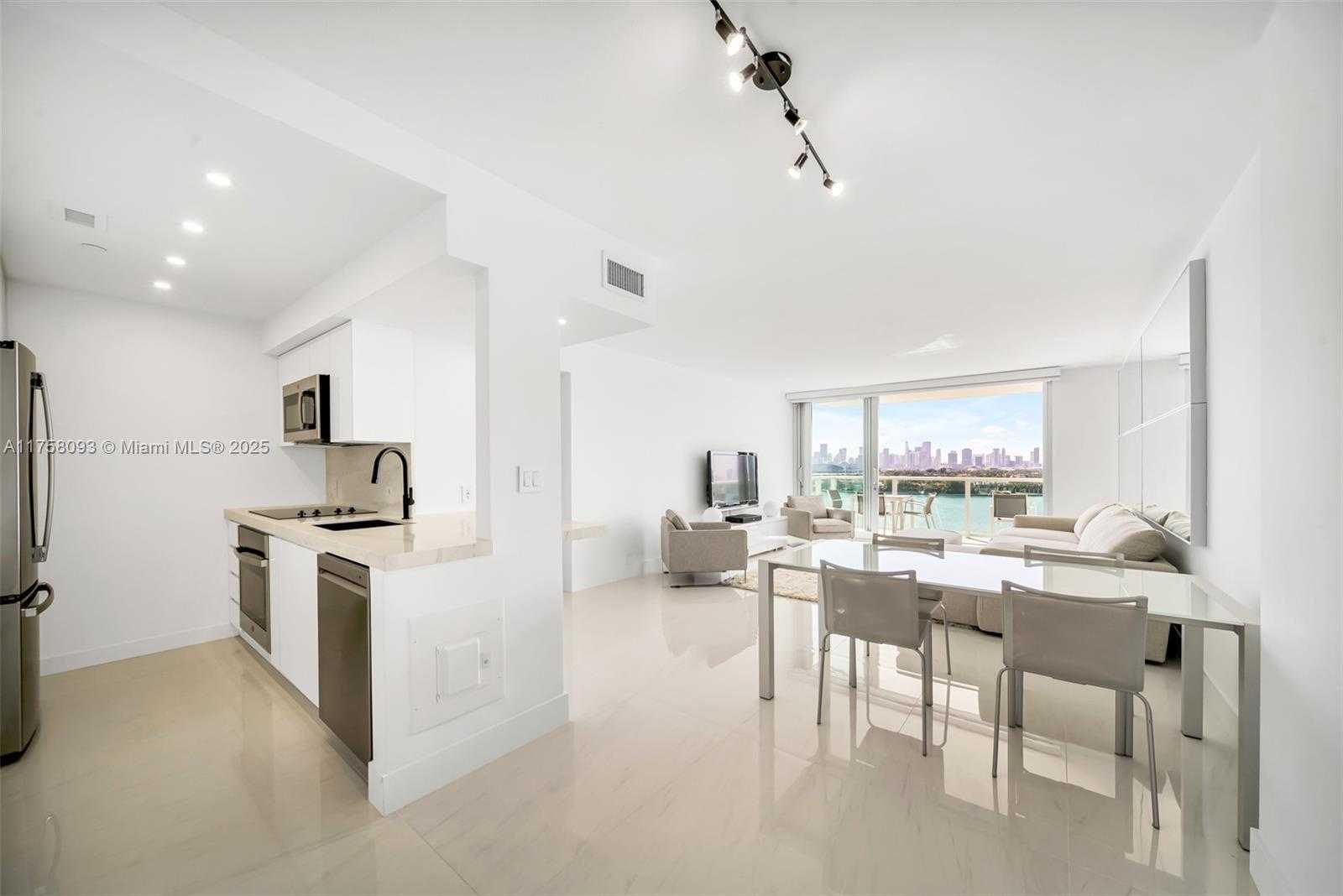 Small Image of 1000 WEST AVE #1416, Miami Beach Number 3