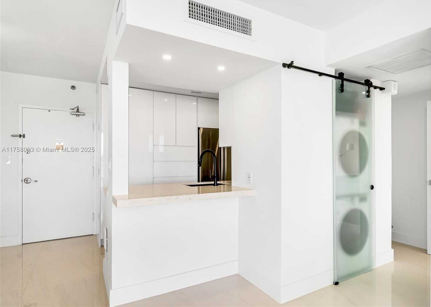 Small Image of 1000 WEST AVE #1416, Miami Beach Number 4