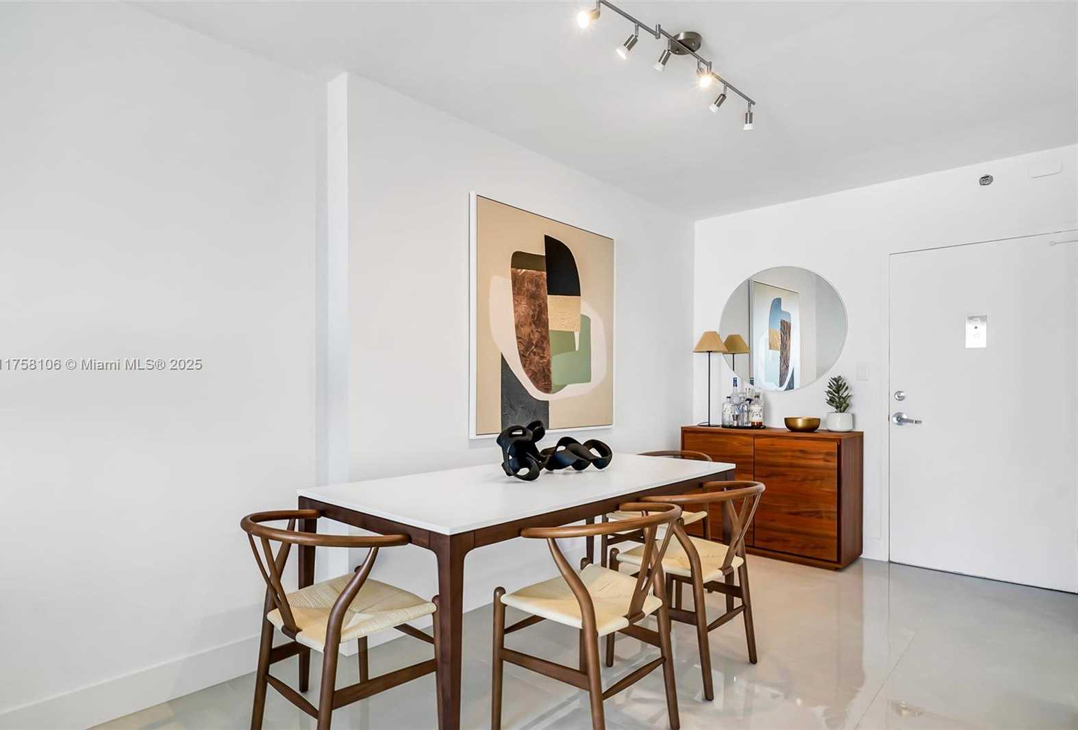 Small Image of 1000 WEST AVE #1523, Miami Beach Number 11