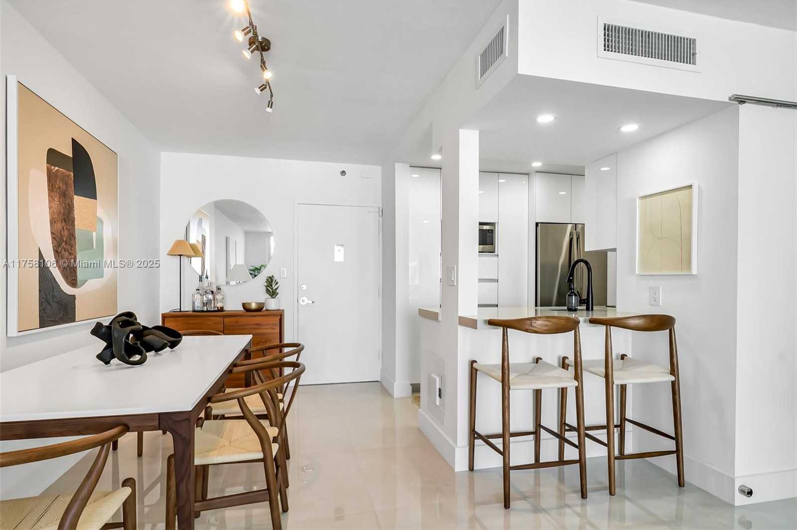 Small Image of 1000 WEST AVE #1523, Miami Beach Number 16