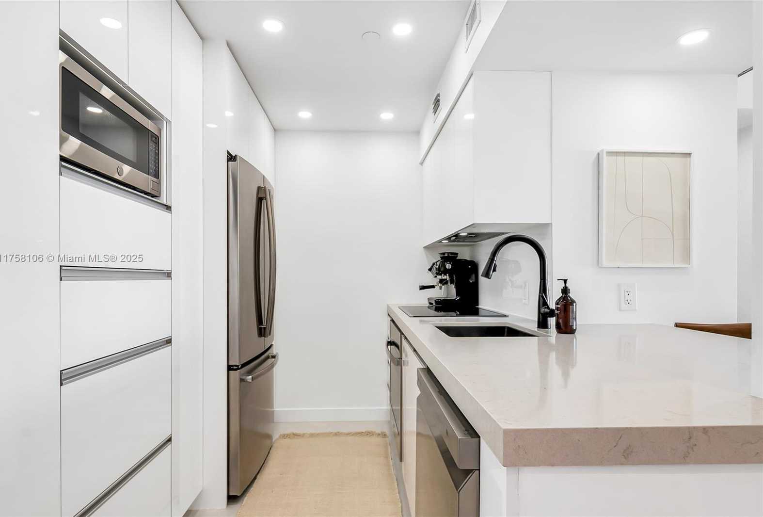 Small Image of 1000 WEST AVE #1523, Miami Beach Number 17
