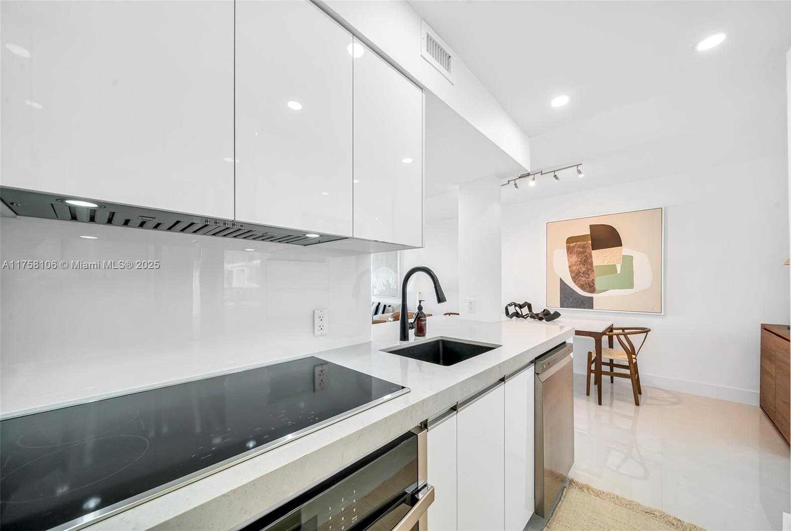 Small Image of 1000 WEST AVE #1523, Miami Beach Number 18