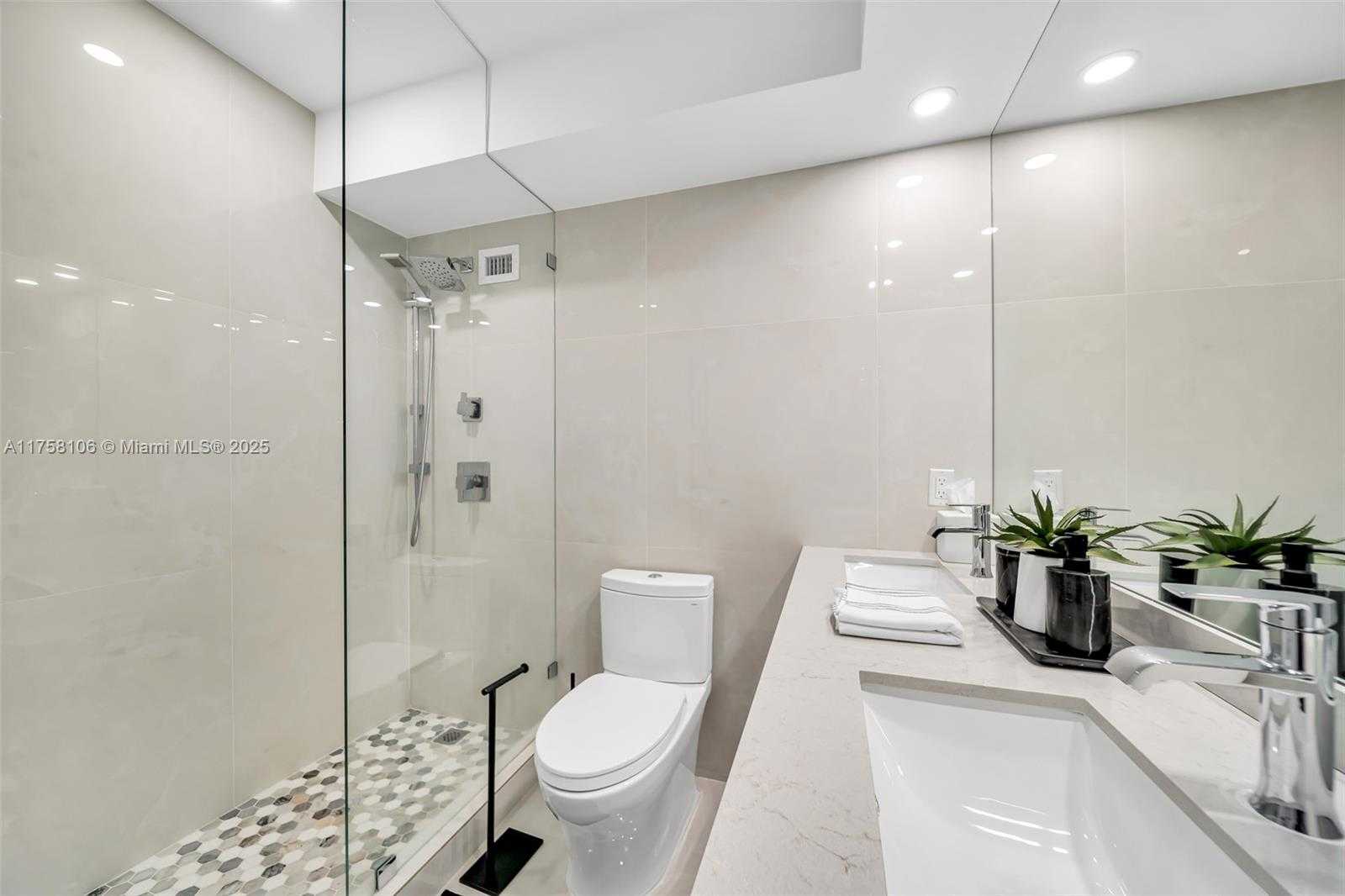 Small Image of 1000 WEST AVE #1523, Miami Beach Number 22