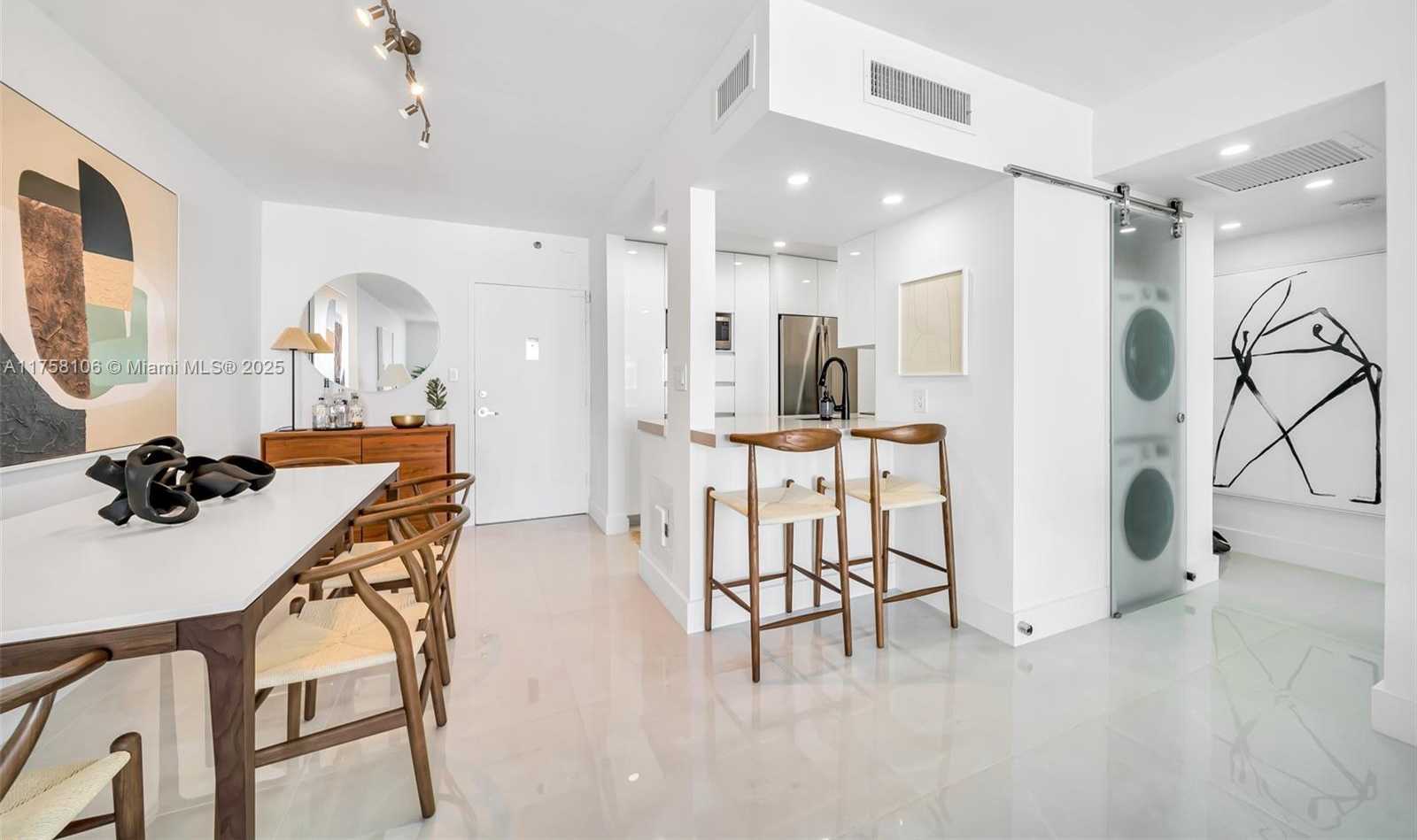 Small Image of 1000 WEST AVE #1523, Miami Beach Number 5