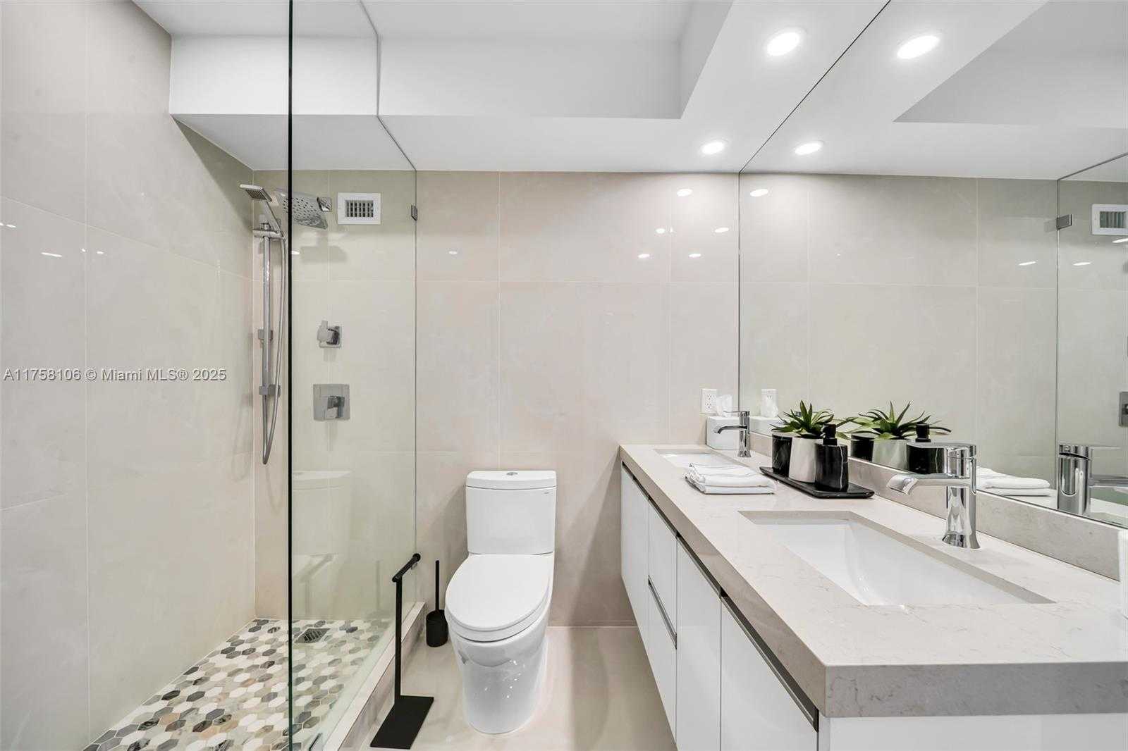 Small Image of 1000 WEST AVE #1523, Miami Beach Number 6