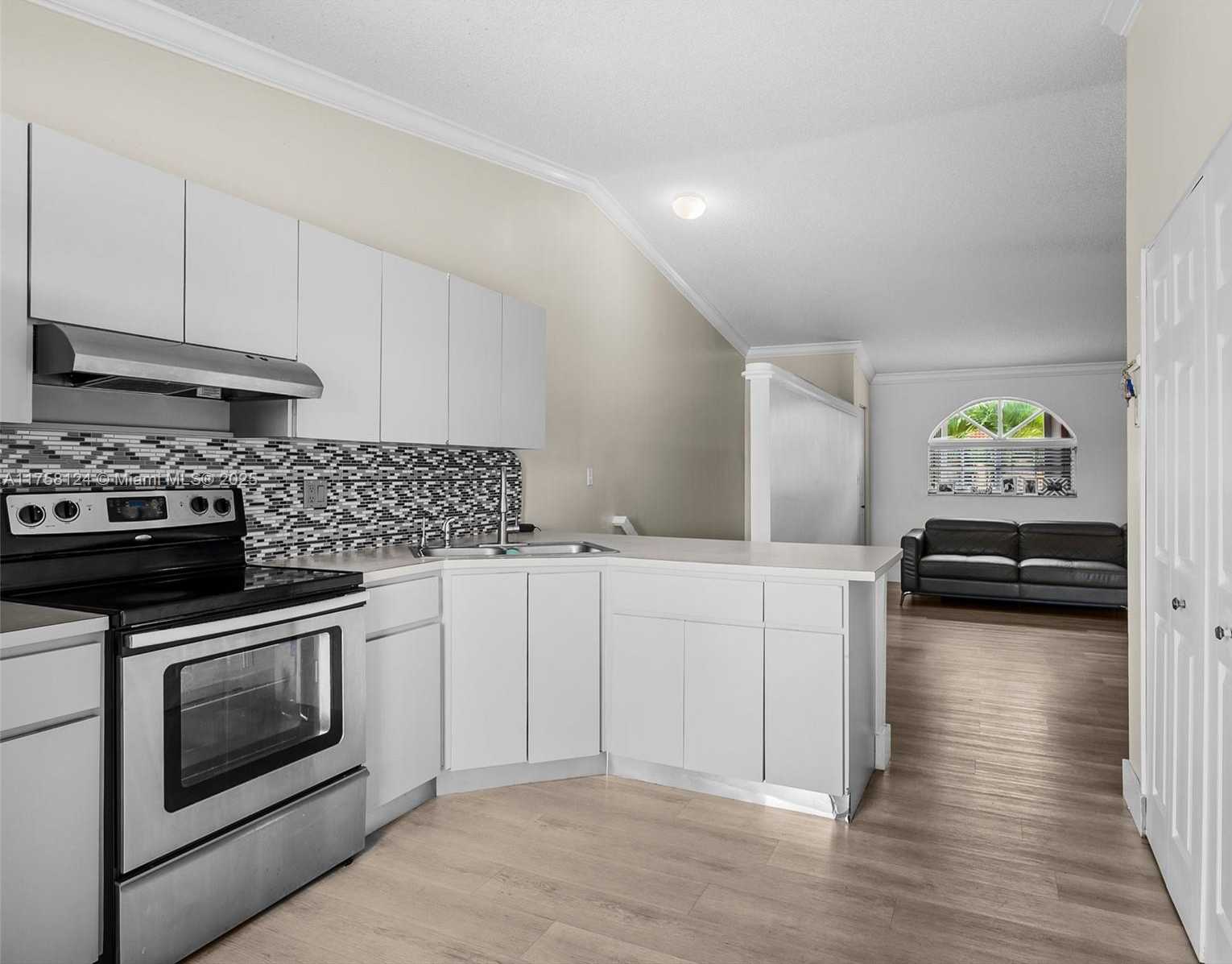 Small Image of 3375 WEST 76TH ST #211, Hialeah Number 14