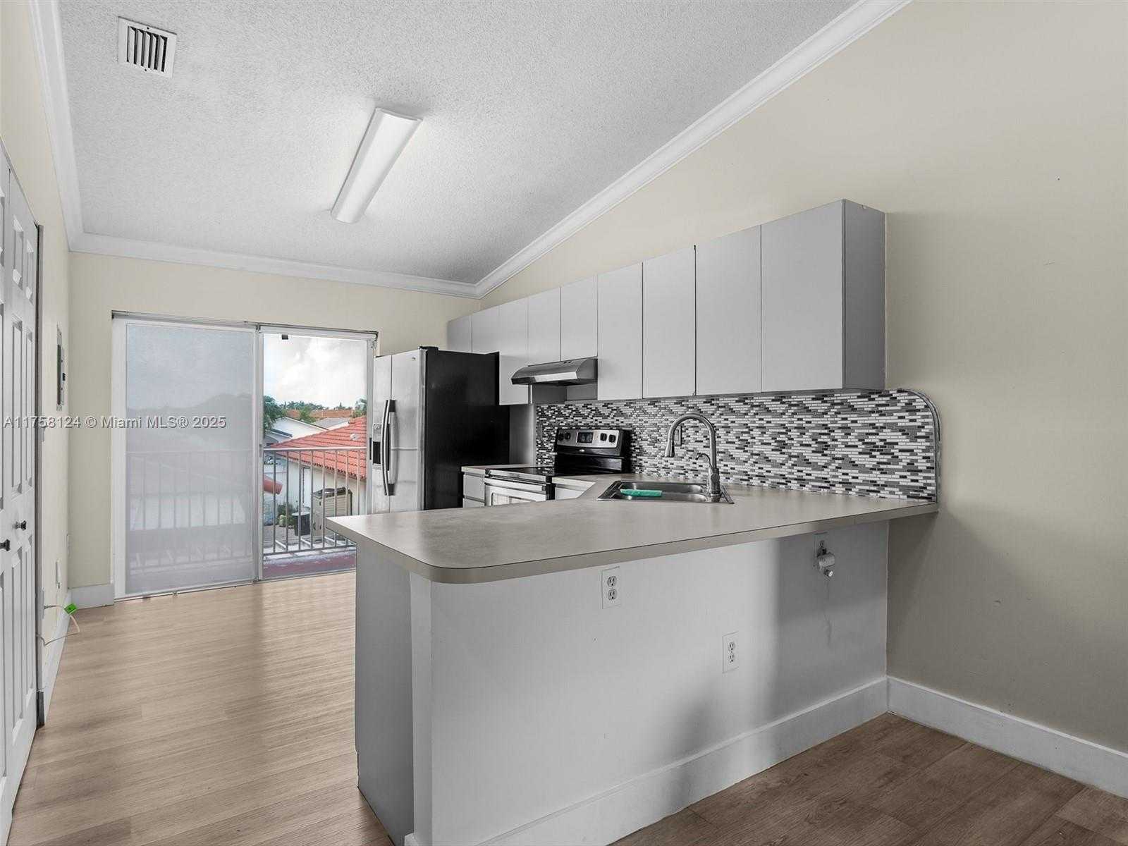 Small Image of 3375 WEST 76TH ST #211, Hialeah Number 15