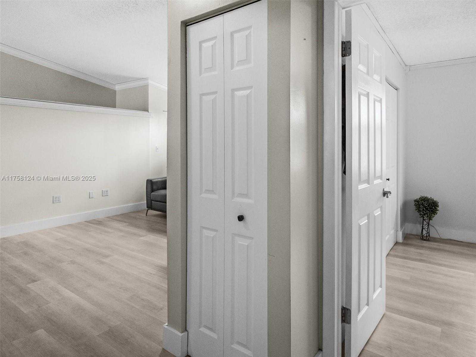 Small Image of 3375 WEST 76TH ST #211, Hialeah Number 2