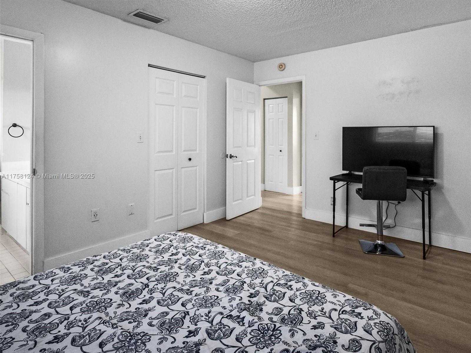 Small Image of 3375 WEST 76TH ST #211, Hialeah Number 27