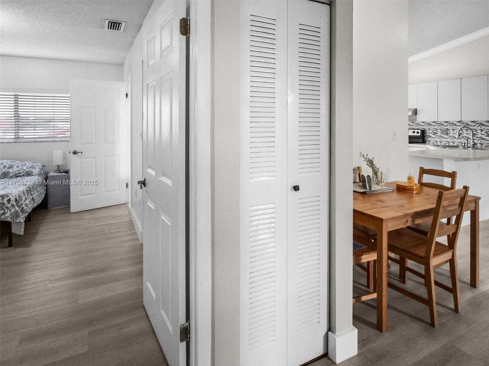 Small Image of 3375 WEST 76TH ST #211, Hialeah Number 4