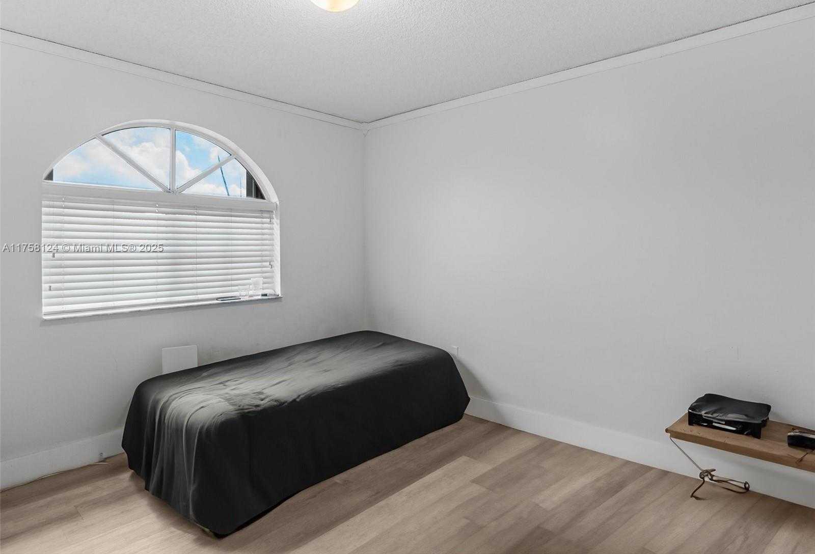 Small Image of 3375 WEST 76TH ST #211, Hialeah Number 7