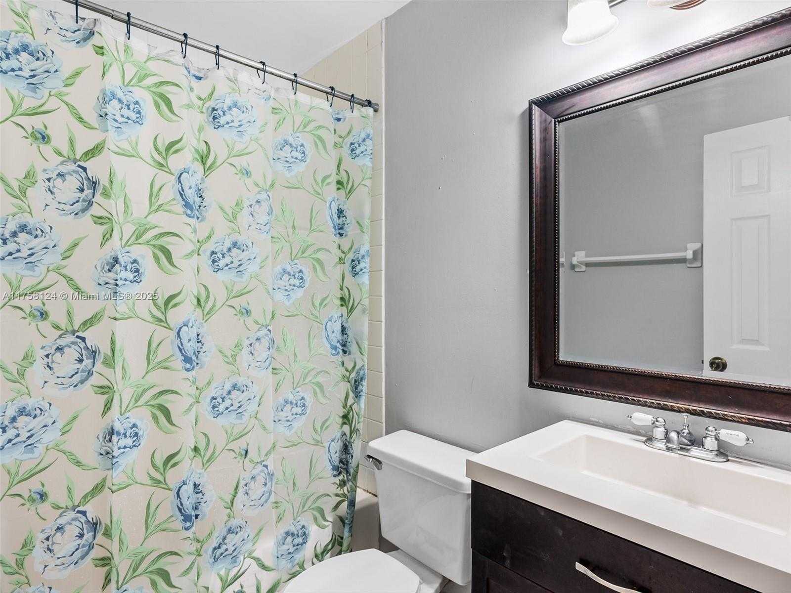 Small Image of 3375 WEST 76TH ST #211, Hialeah Number 8