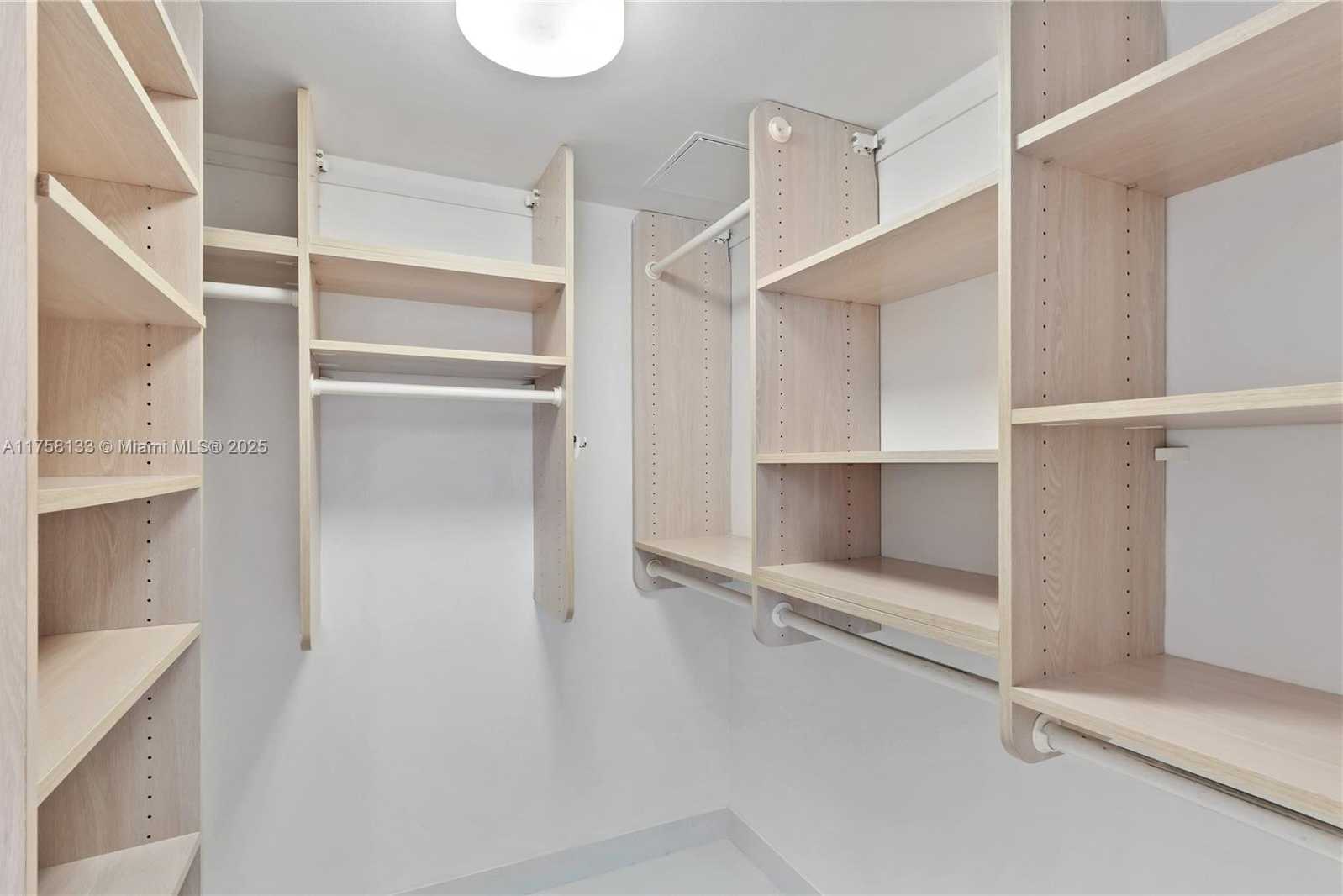 Small Image of 400 SOUTH POINTE DR #906, Miami Beach Number 14