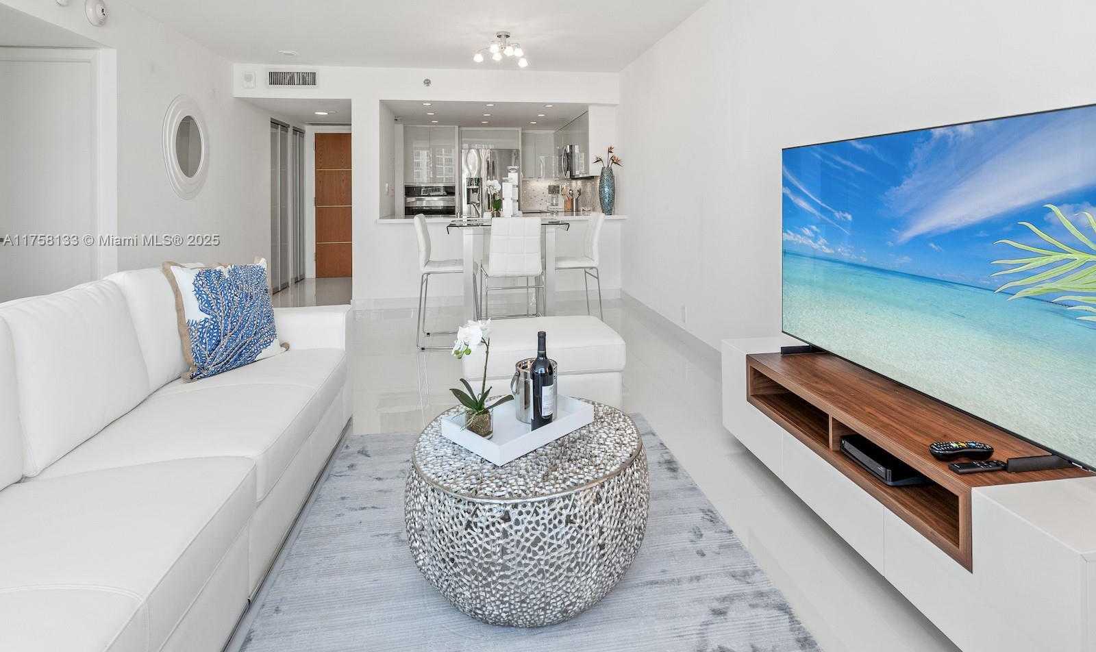 Small Image of 400 SOUTH POINTE DR #906, Miami Beach Number 5