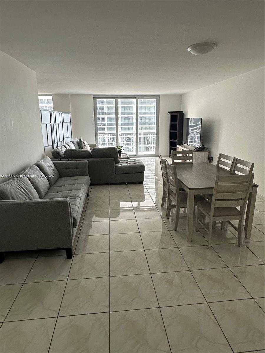 Small Image of 5825 #11E, Miami Beach Number 12