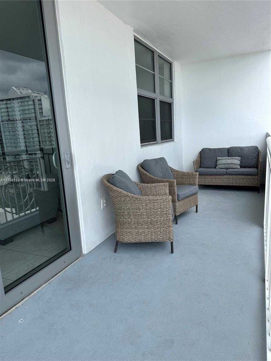 Small Image of 5825 #11E, Miami Beach Number 13