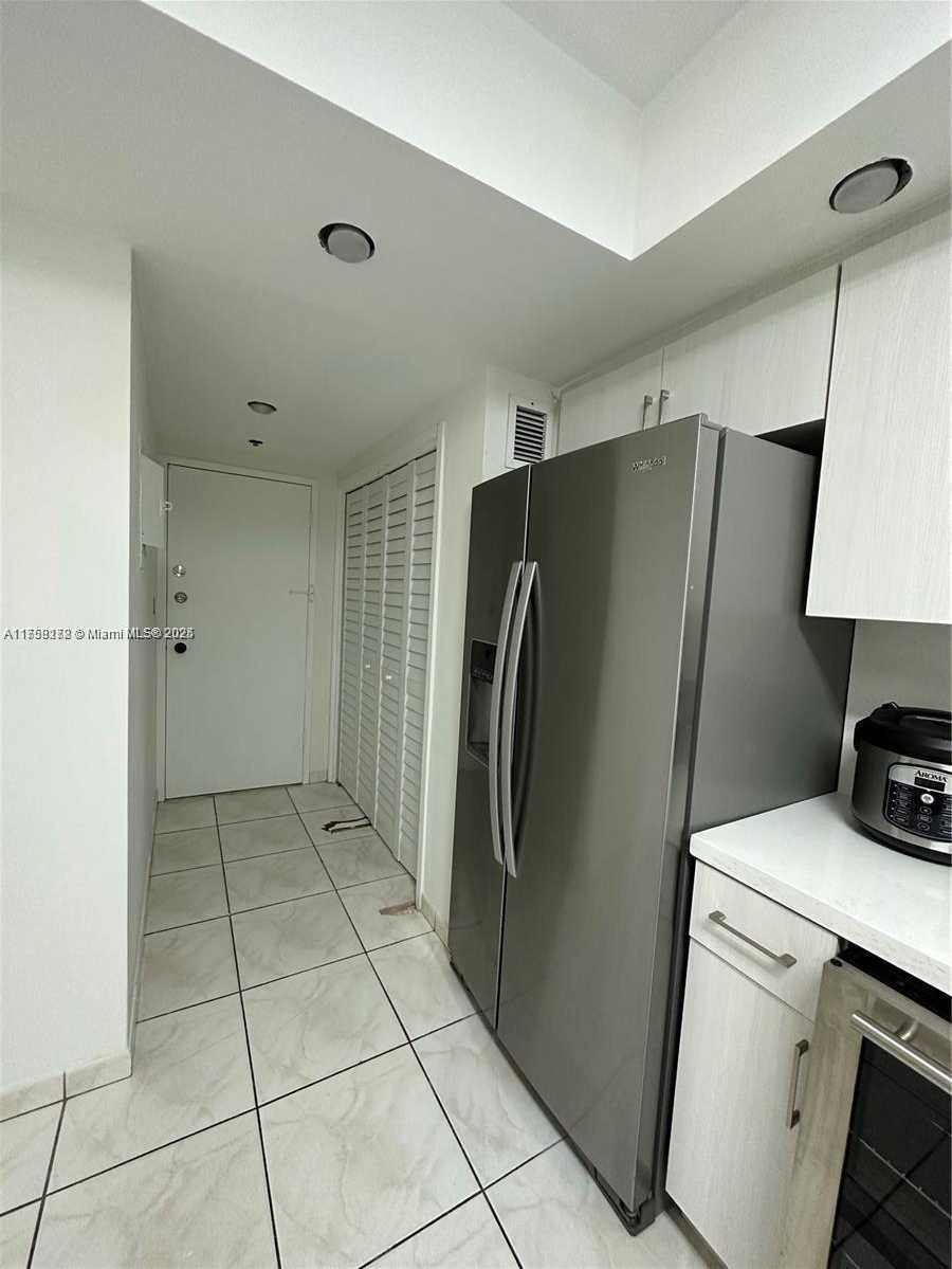 Small Image of 5825 #11E, Miami Beach Number 16
