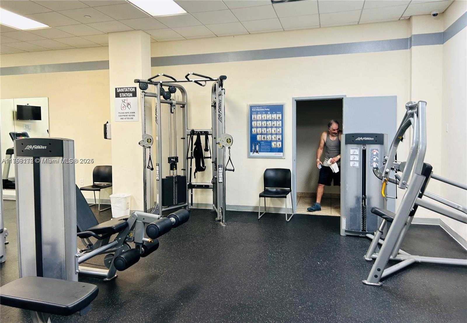 Small Image of 5825 #11E, Miami Beach Number 6